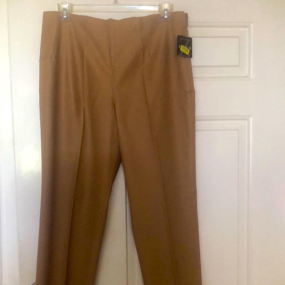 NWT! Women’s, ZOZO pants in color Mochachino, with side zipper! Size 16!